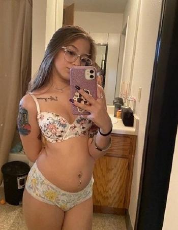 213-846-0518, 22  female escort, York