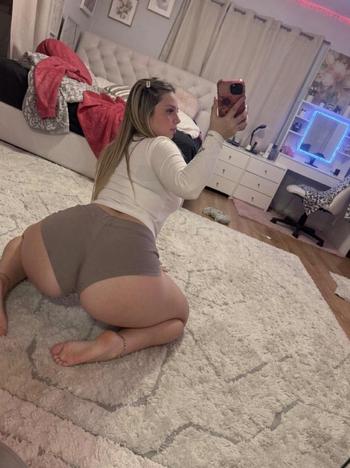 216-302-0840, 28  female escort, York